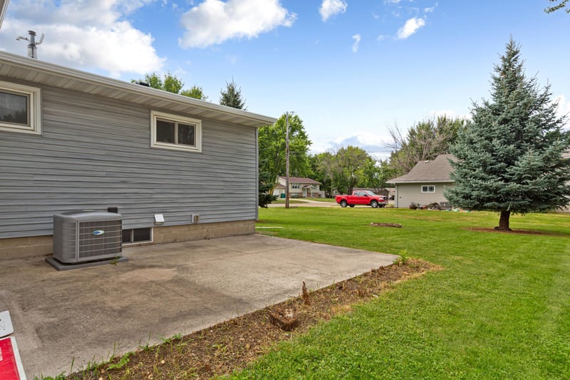 706 17th St NE, Owatonna, MN 55060