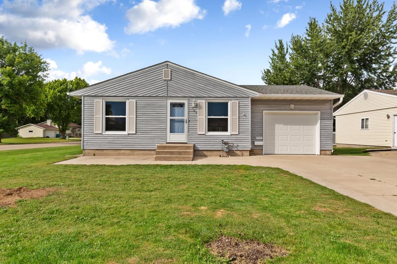 706 17th St NE, Owatonna, MN 55060