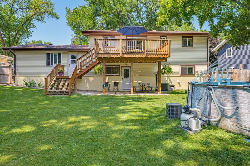 745 Dale St SW, Hutchinson, MN 55350