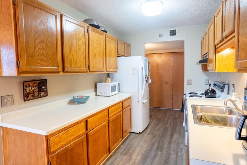 6615 Lake Shore Dr S #917, Richfield, MN 55423