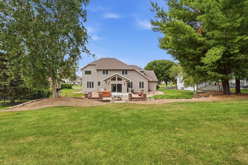 3200 Eagle Ridge Dr E, Willmar, MN 56201