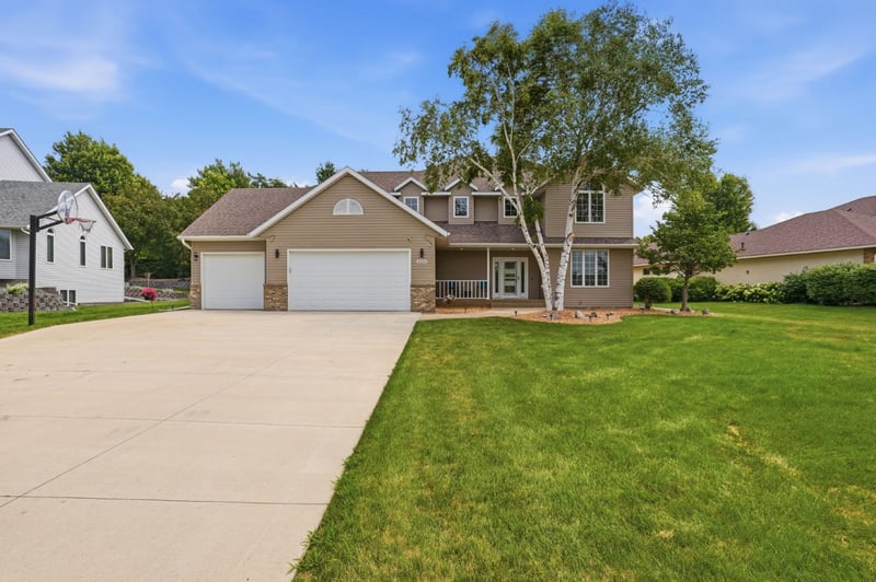 3200 Eagle Ridge Dr E, Willmar, MN 56201