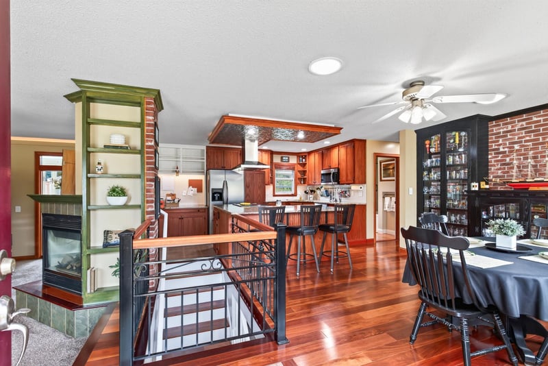 1601 E 82nd St, Bloomington, MN 55425