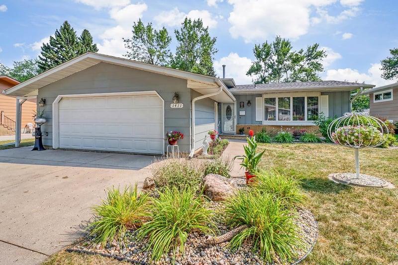 1411 23rd Ave S, Moorhead, MN 56560