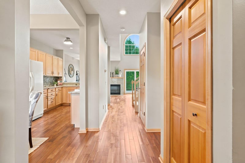1971 Andrew Ct, Chanhassen, MN 55317