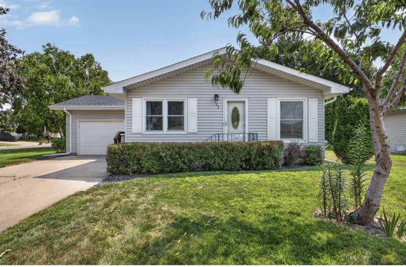 105 1st St SE, Plainview, MN 55964