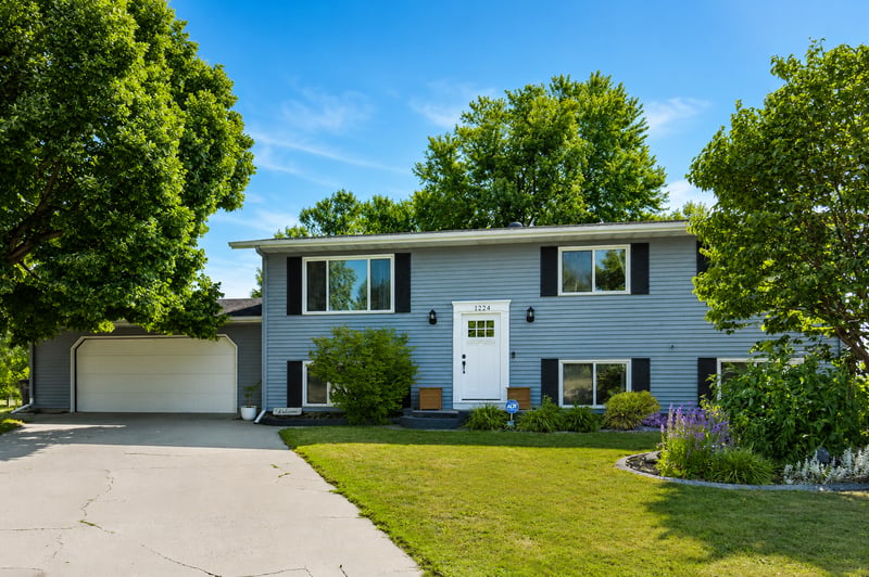 1224 20th St N, Moorhead, MN 56560