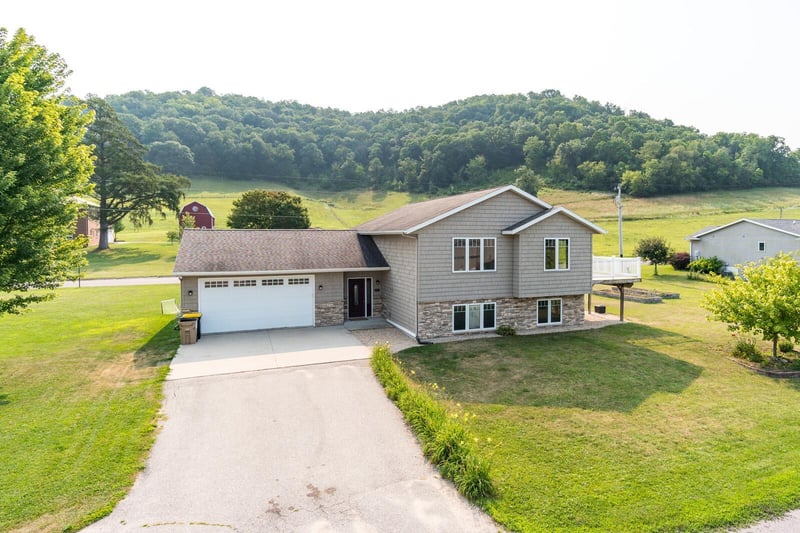 701 Spring Ct, Brownsville, MN 55919