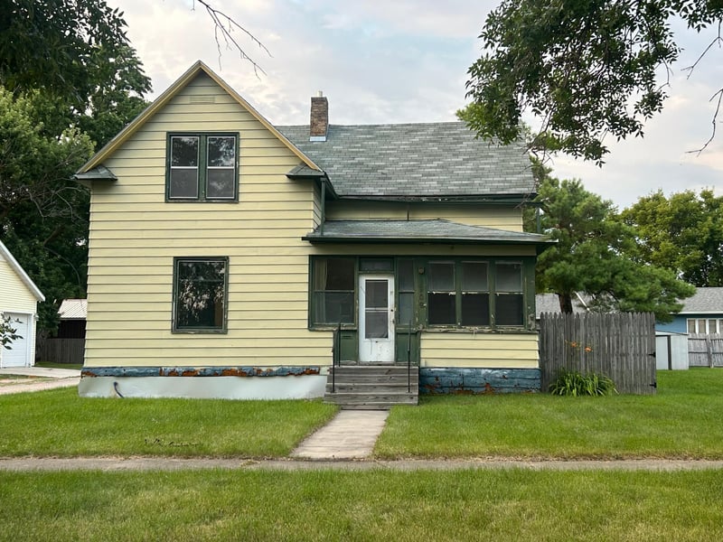 309 4th St W, Thief River Falls, MN 56701