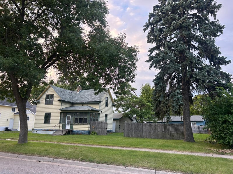 309 4th St W, Thief River Falls, MN 56701