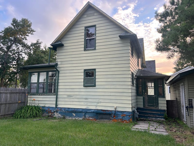 309 4th St W, Thief River Falls, MN 56701