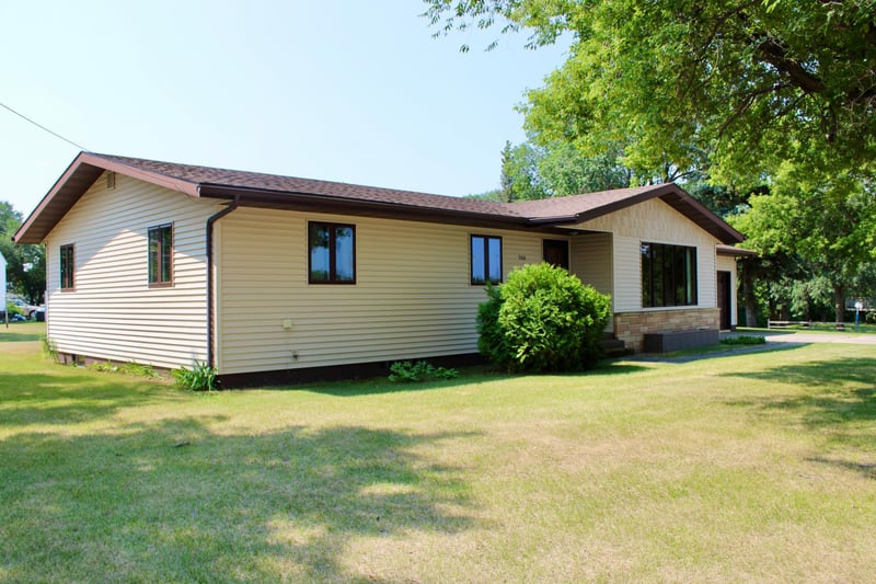 506 Lincoln Ave W, Karlstad, MN 56732