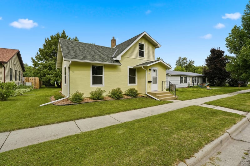109 Kneale Ave S, Thief River Falls, MN 56701