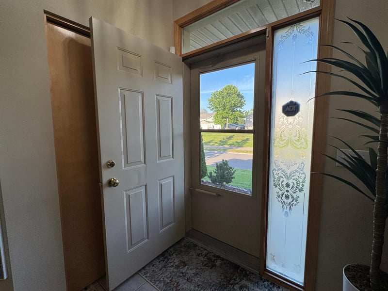 474 Bluebird Ln, Woodbury, MN 55125