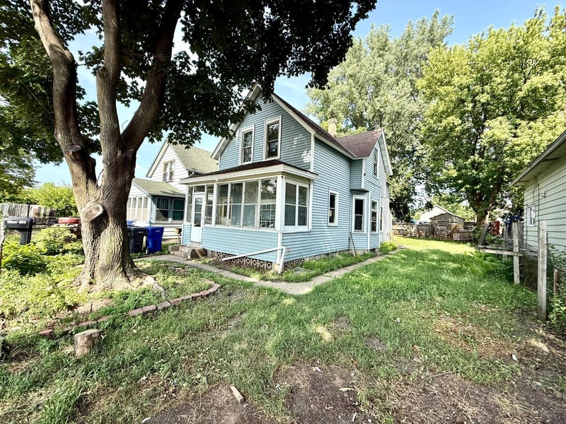 866 Duluth St, Saint Paul, MN 55106