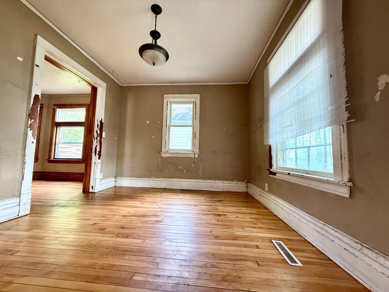 866 Duluth St, Saint Paul, MN 55106