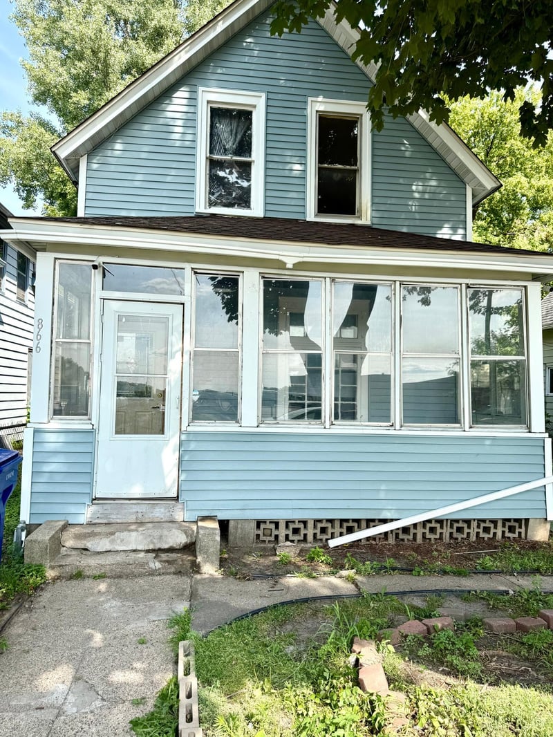866 Duluth St, Saint Paul, MN 55106