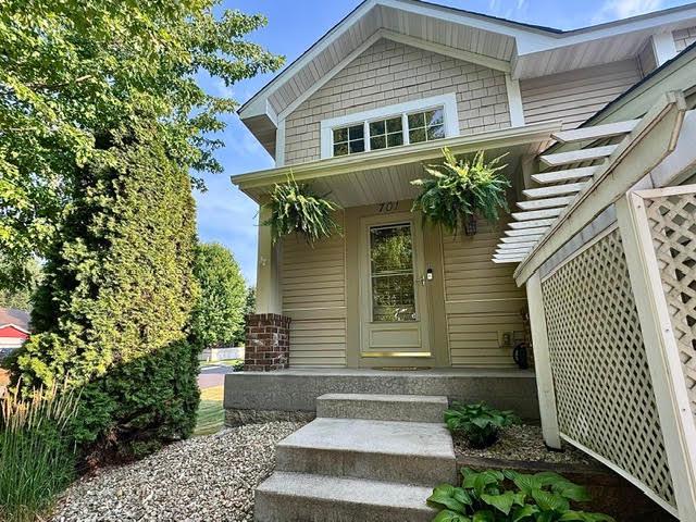 701 S Oaks Dr, Hastings, MN 55033