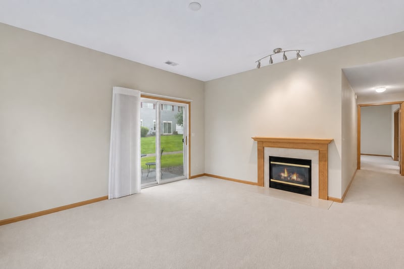 6889 Folkestone Rd #711, Apple Valley, MN 55124