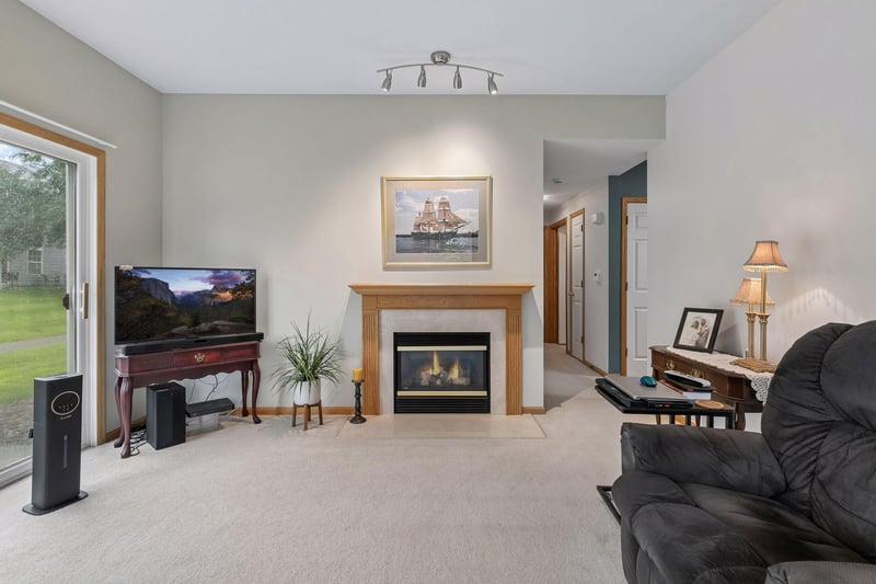 6889 Folkestone Rd #711, Apple Valley, MN 55124