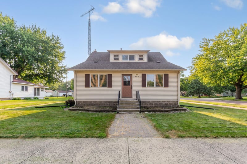 200 First Ave SE, Mapleton, MN 56065