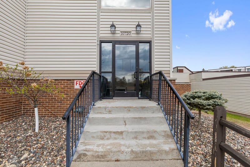 10720 Rockford Rd #313, Plymouth, MN 55442