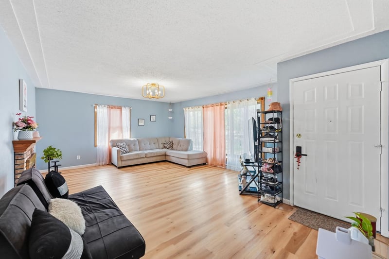 1204 Whitney Dr, Saint Cloud, MN 56303