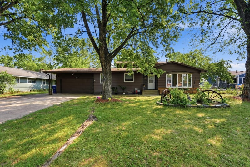 1204 Whitney Dr, Saint Cloud, MN 56303