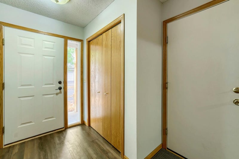 13027 Penn Ave S, Burnsville, MN 55337