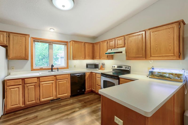 13027 Penn Ave S, Burnsville, MN 55337