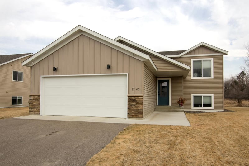 1709 Maple Leaf Ln, Litchfield, MN 55355