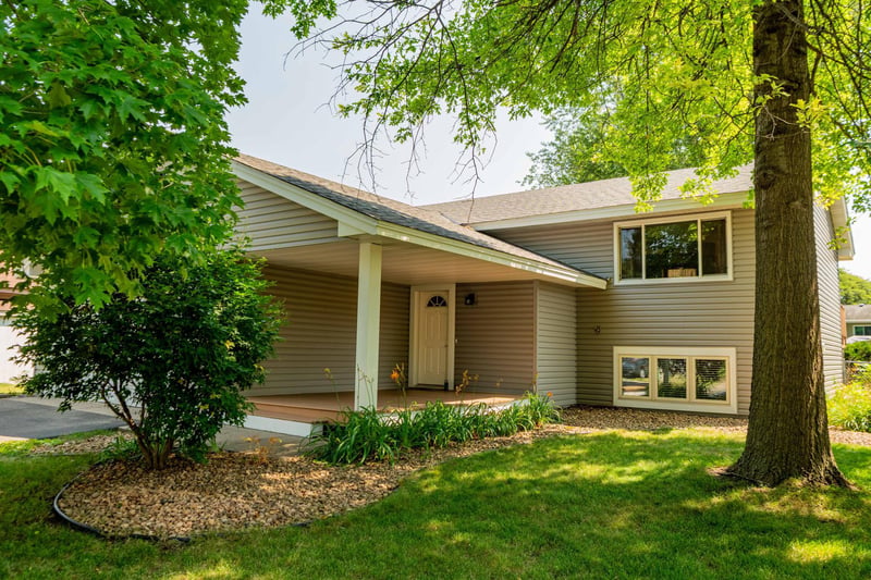 3244 Meadowbrook Ct, Vadnais Heights, MN 55127
