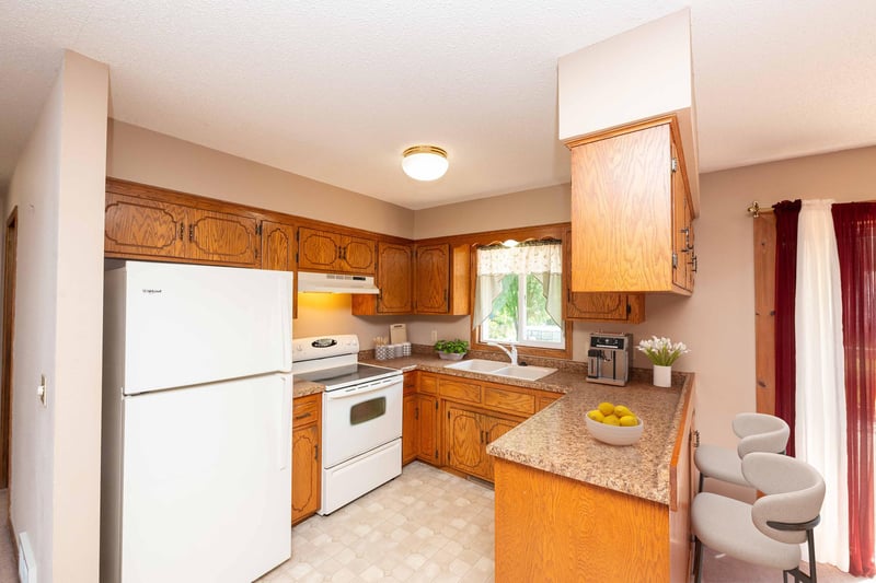 3244 Meadowbrook Ct, Vadnais Heights, MN 55127
