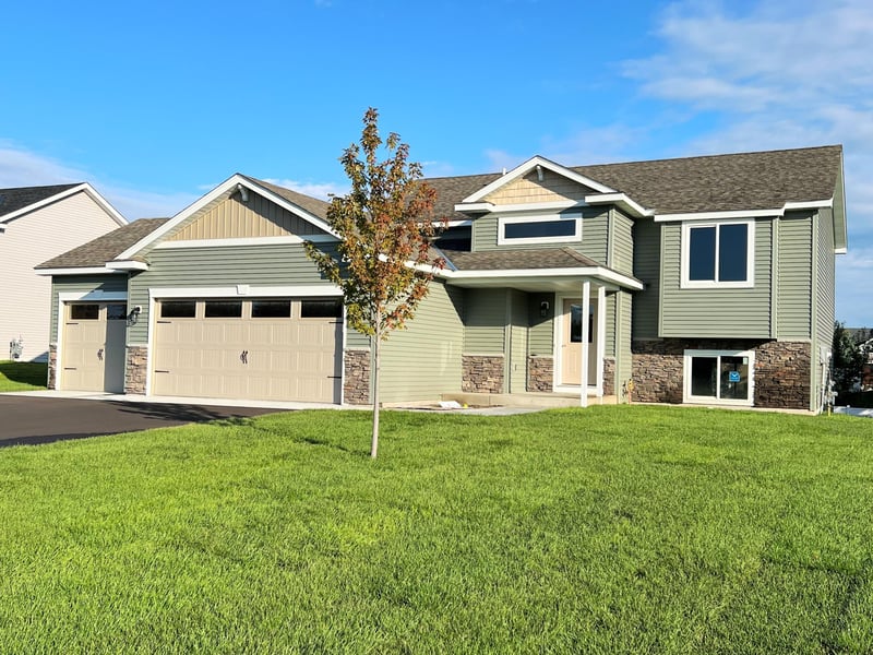 2598 Topaz St, Saint Augusta, MN 56301