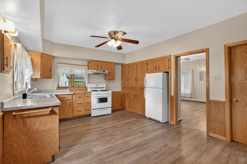 115 W Cabot St, Le Roy, MN 55951