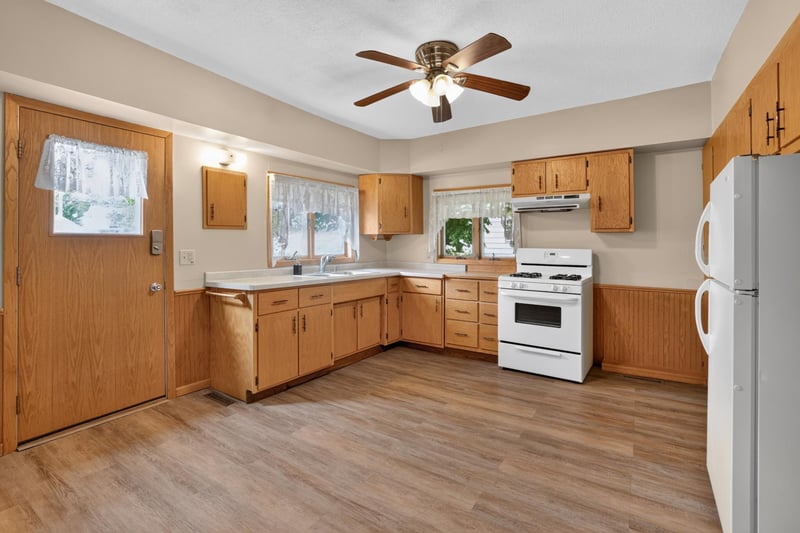 115 W Cabot St, Le Roy, MN 55951