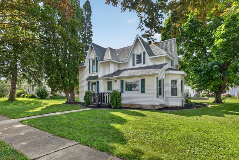 115 W Cabot St, Le Roy, MN 55951