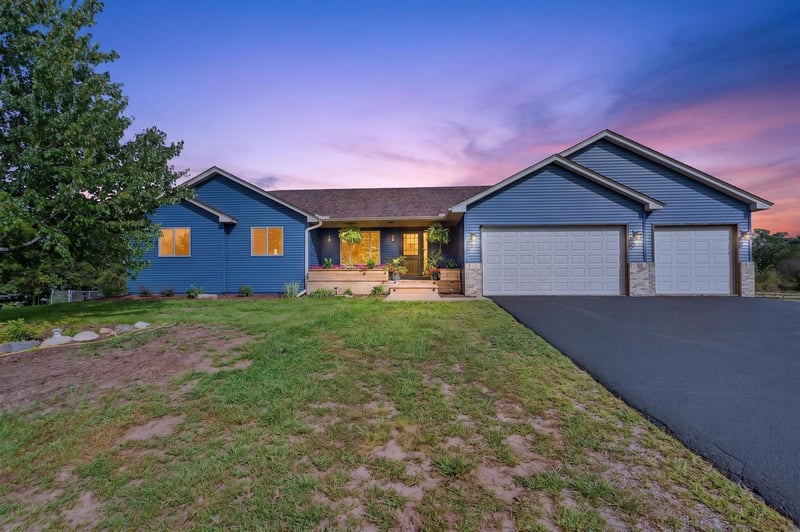 26947 102nd St NW, Zimmerman, MN 55398