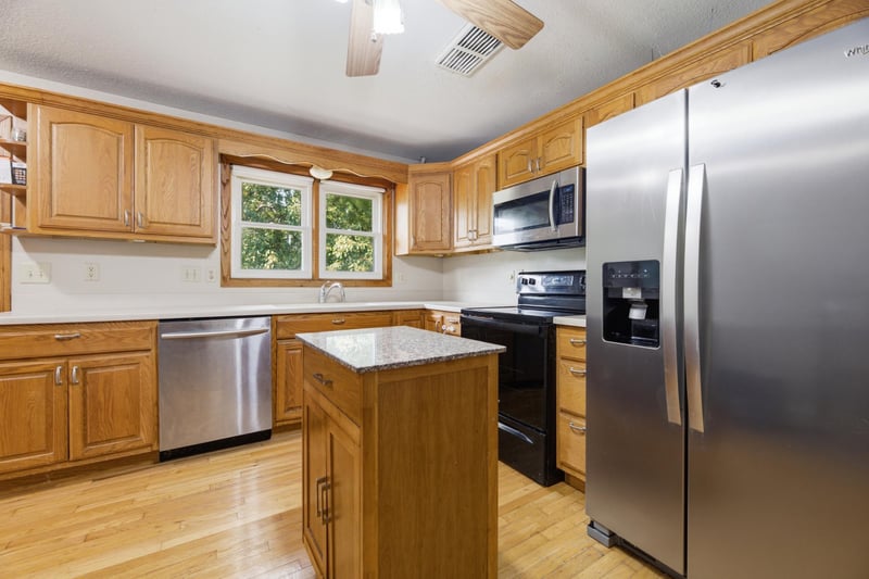 1661 W 6th St, Winona, MN 55987