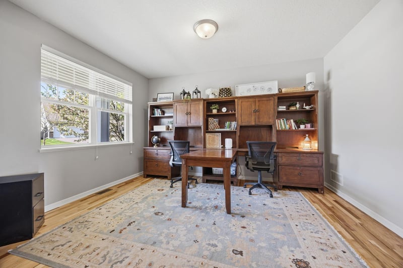 1088 Rosemary Ct, Chaska, MN 55318