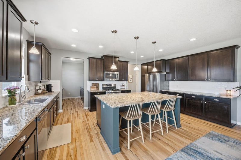 1088 Rosemary Ct, Chaska, MN 55318