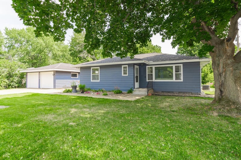 4943 Osgood Ave N, Stillwater, MN 55082