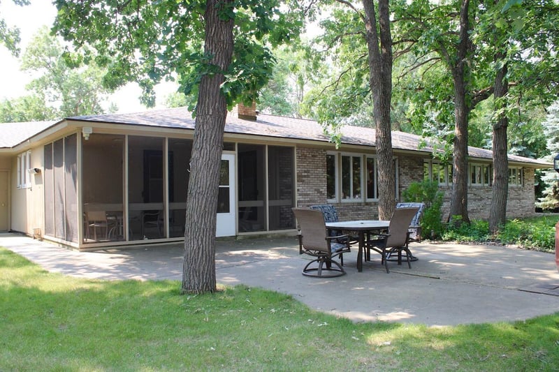 911 Oakmont Dr, Thief River Falls, MN 56701