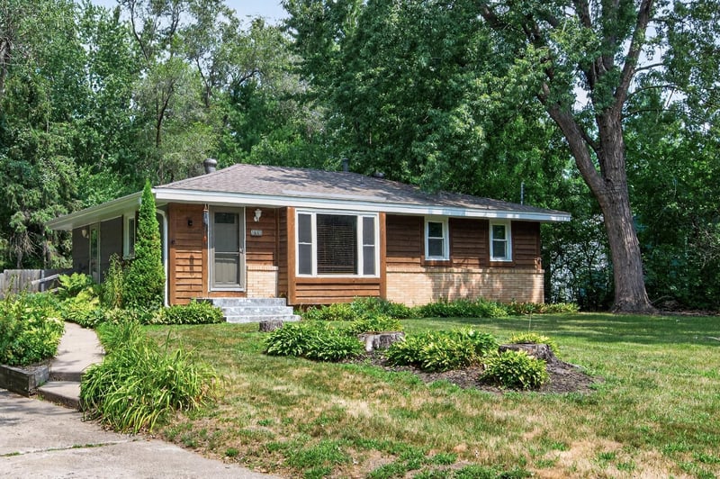 2557 Sherwood Rd, Mounds View, MN 55112