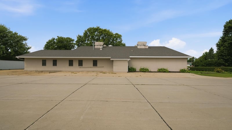 290 1st Ave NE, Wells, MN 56097