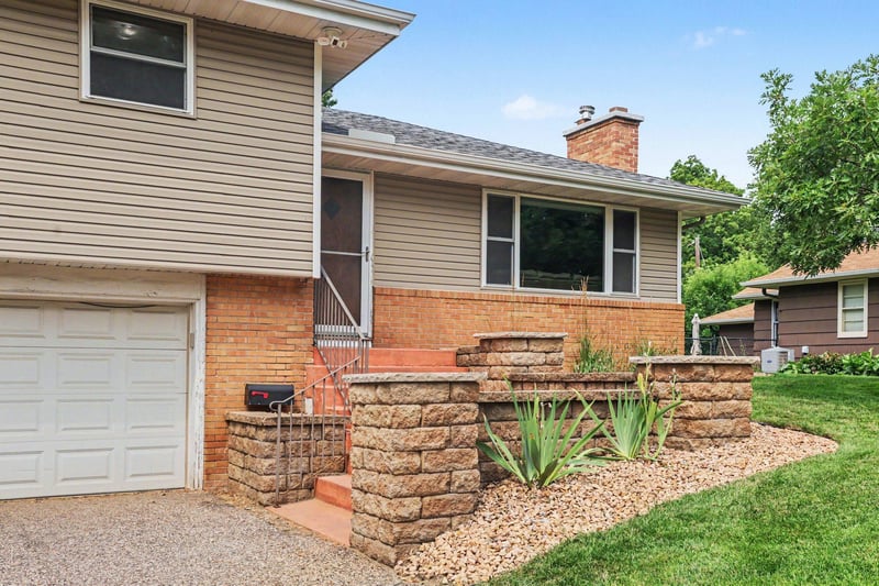 1333 Valders Ave N, Golden Valley, MN 55427