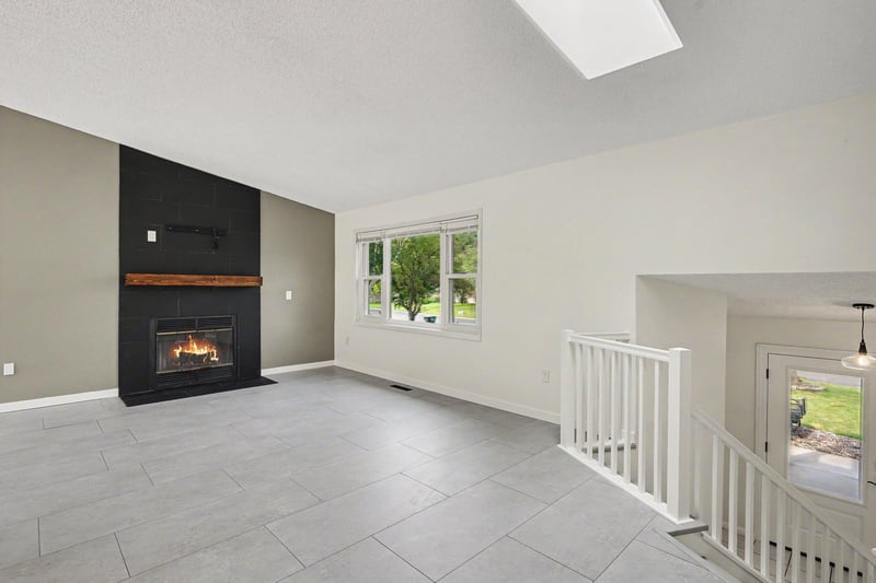 939 Savannah Rd, Eagan, MN 55123