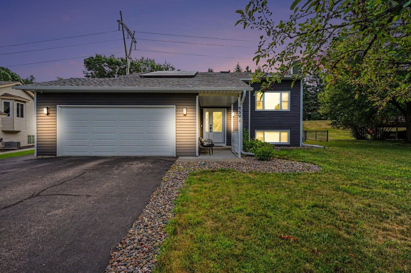 939 Savannah Rd, Eagan, MN 55123