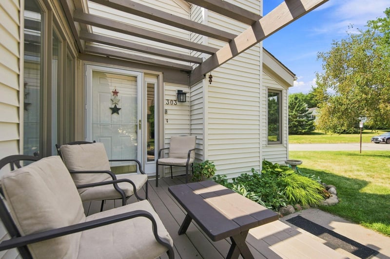 303 Elan Ct, Woodbury, MN 55125