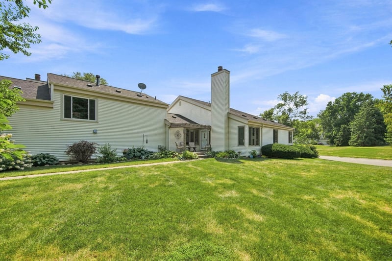 303 Elan Ct, Woodbury, MN 55125